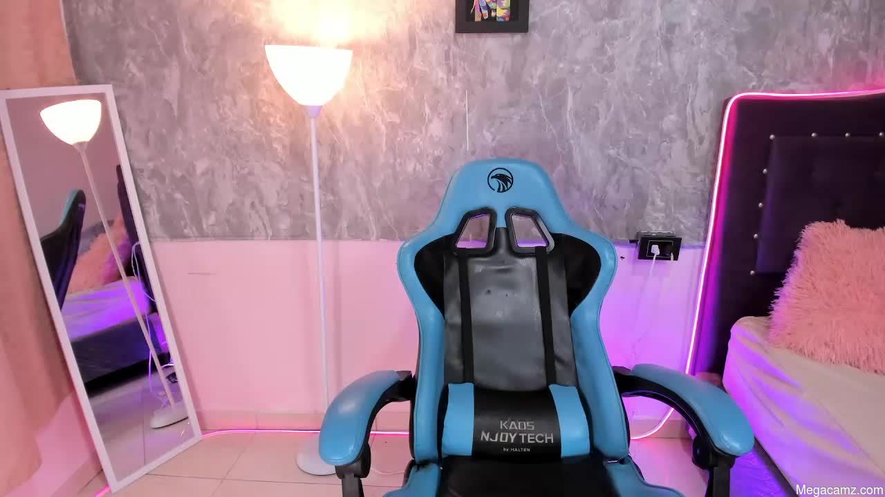 Lia_little18