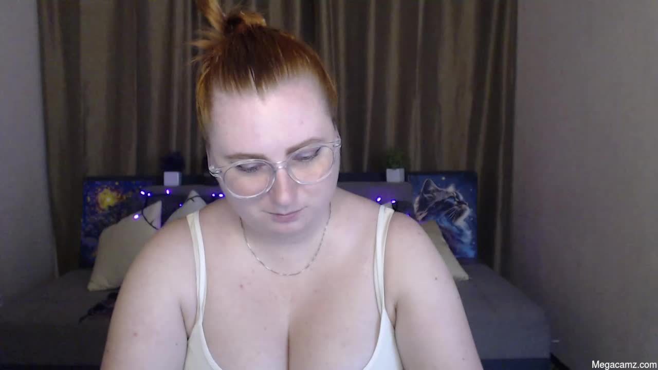 Alicia_side_red