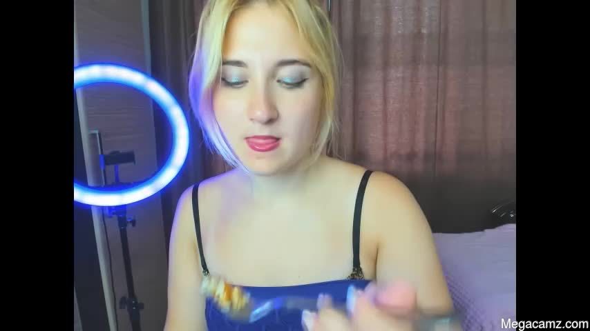 Elsa_hot_here