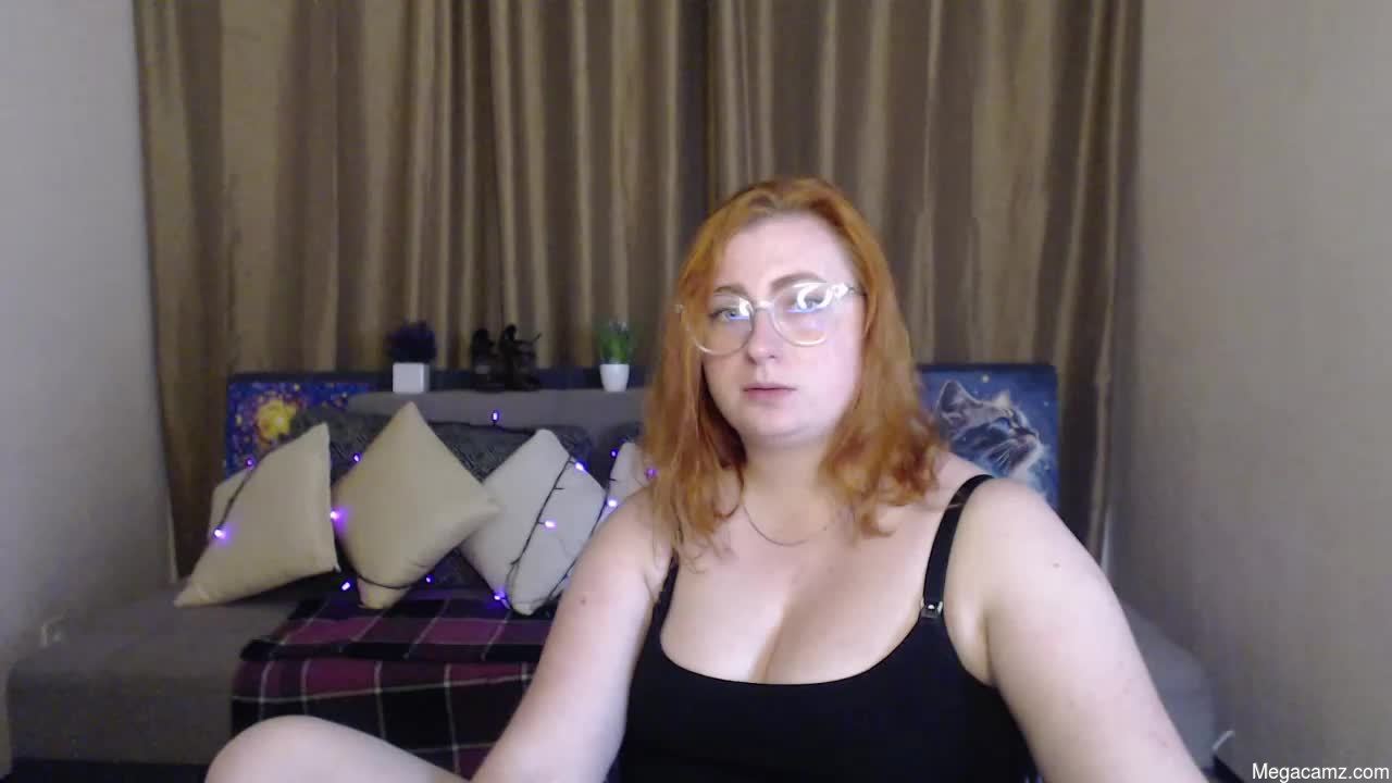 Alicia_side_red
