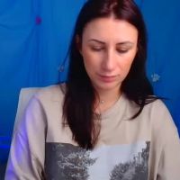 _emma_lay