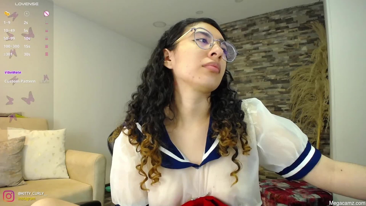 Kitty_curly