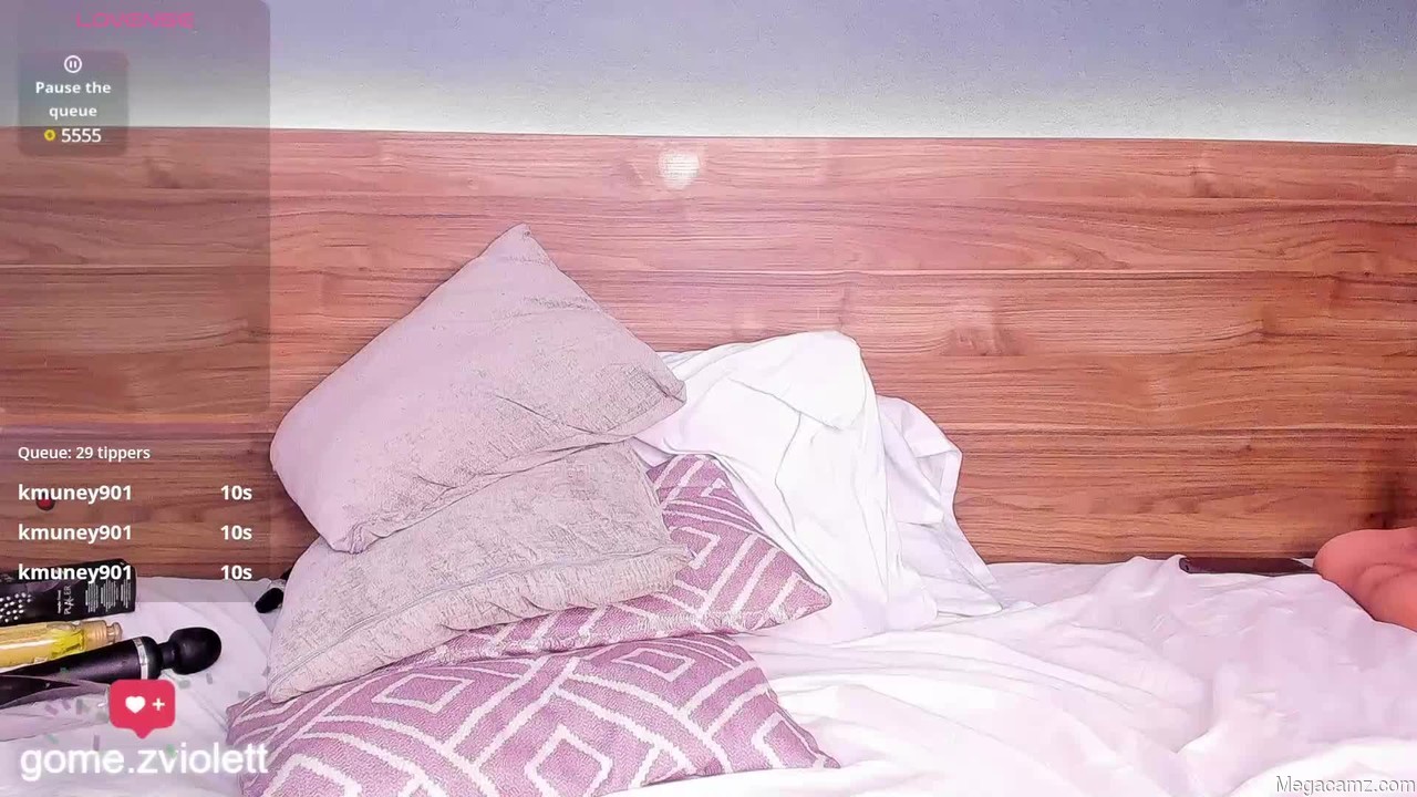 Violettgomez_