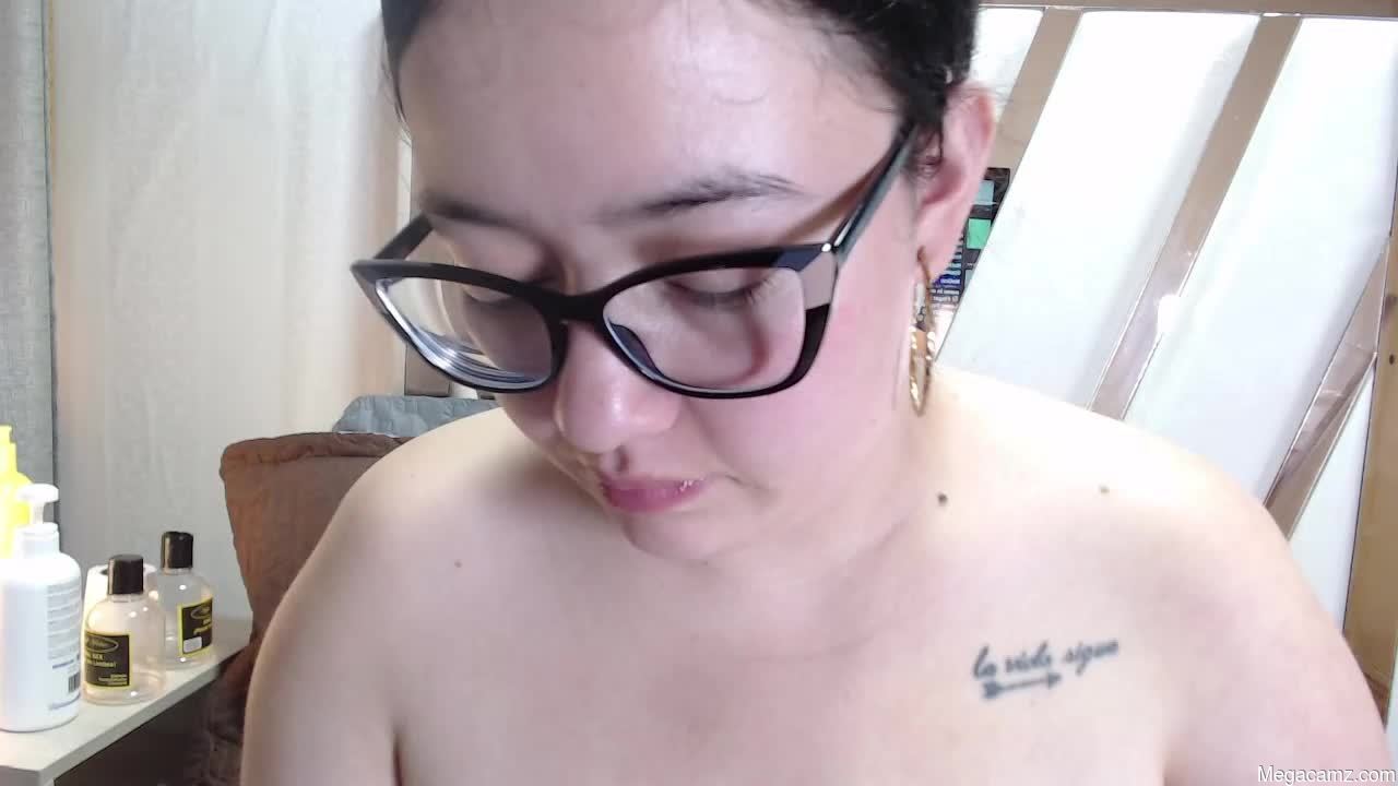 Zoe_curvy