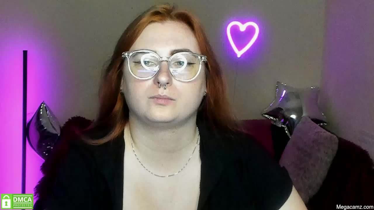 Alicia_side_red
